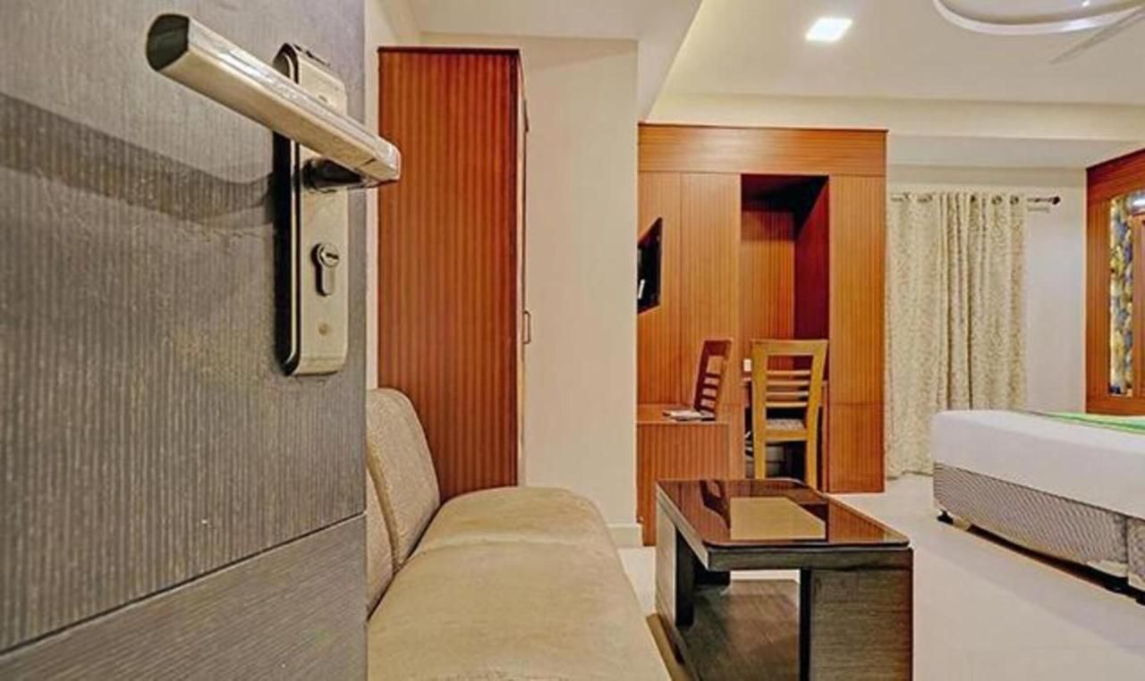 Pine Tree Boutique Hotel Chennai Bagian luar foto