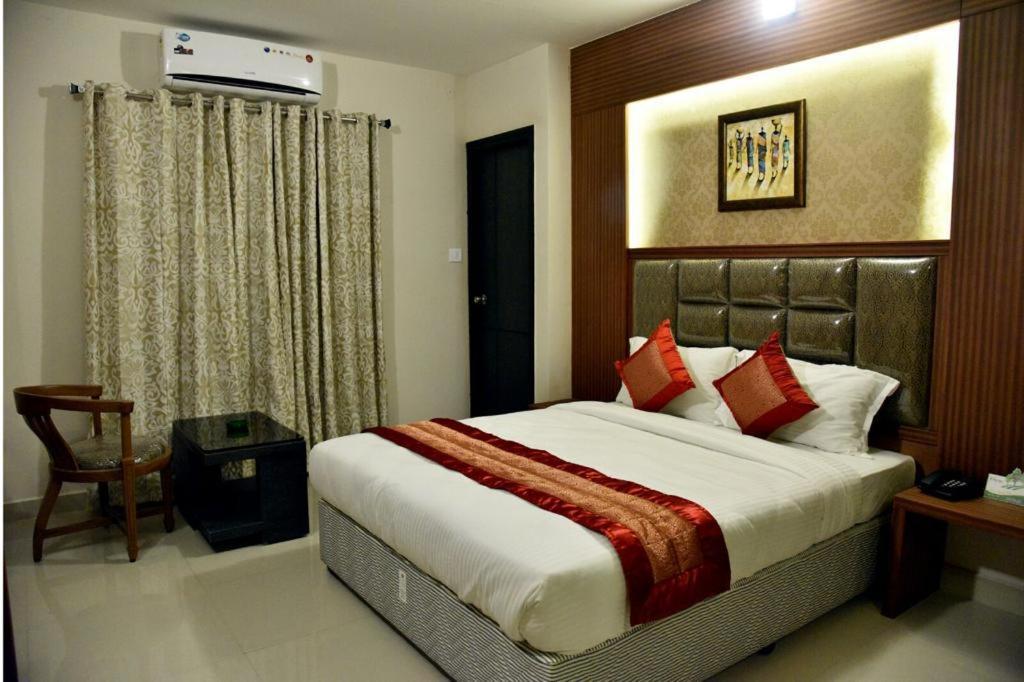 Pine Tree Boutique Hotel Chennai Bagian luar foto