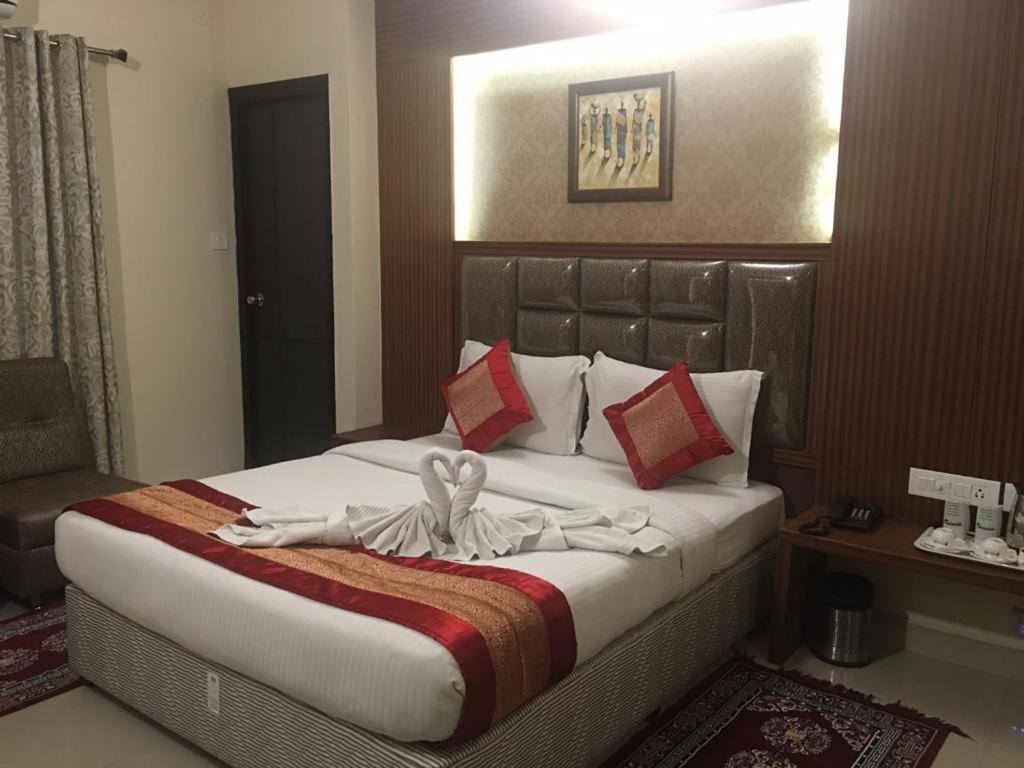 Pine Tree Boutique Hotel Chennai Bagian luar foto