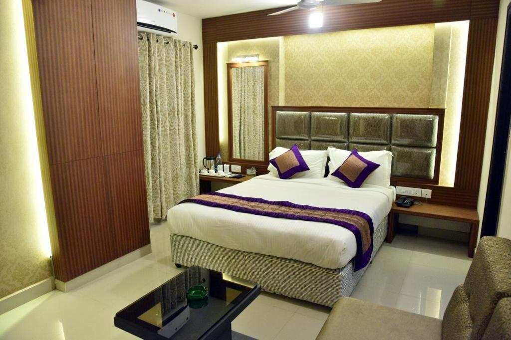 Pine Tree Boutique Hotel Chennai Bagian luar foto